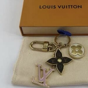 Louis Vuitton Gold and Brown Floral Key Holder